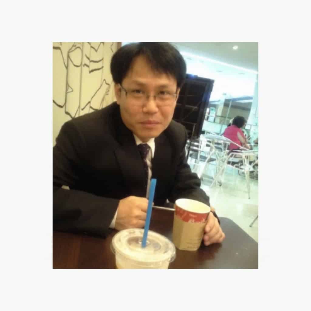 펫씨 운영자 김경호 - 24년 인체/동물의약품 현장 전문가